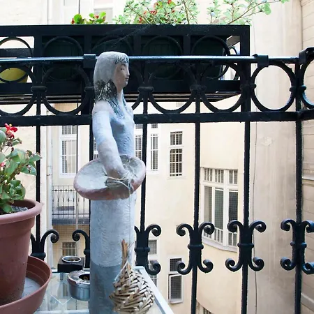 Апартаменты Anastasia 2 Bedrooms On Vaci Utca